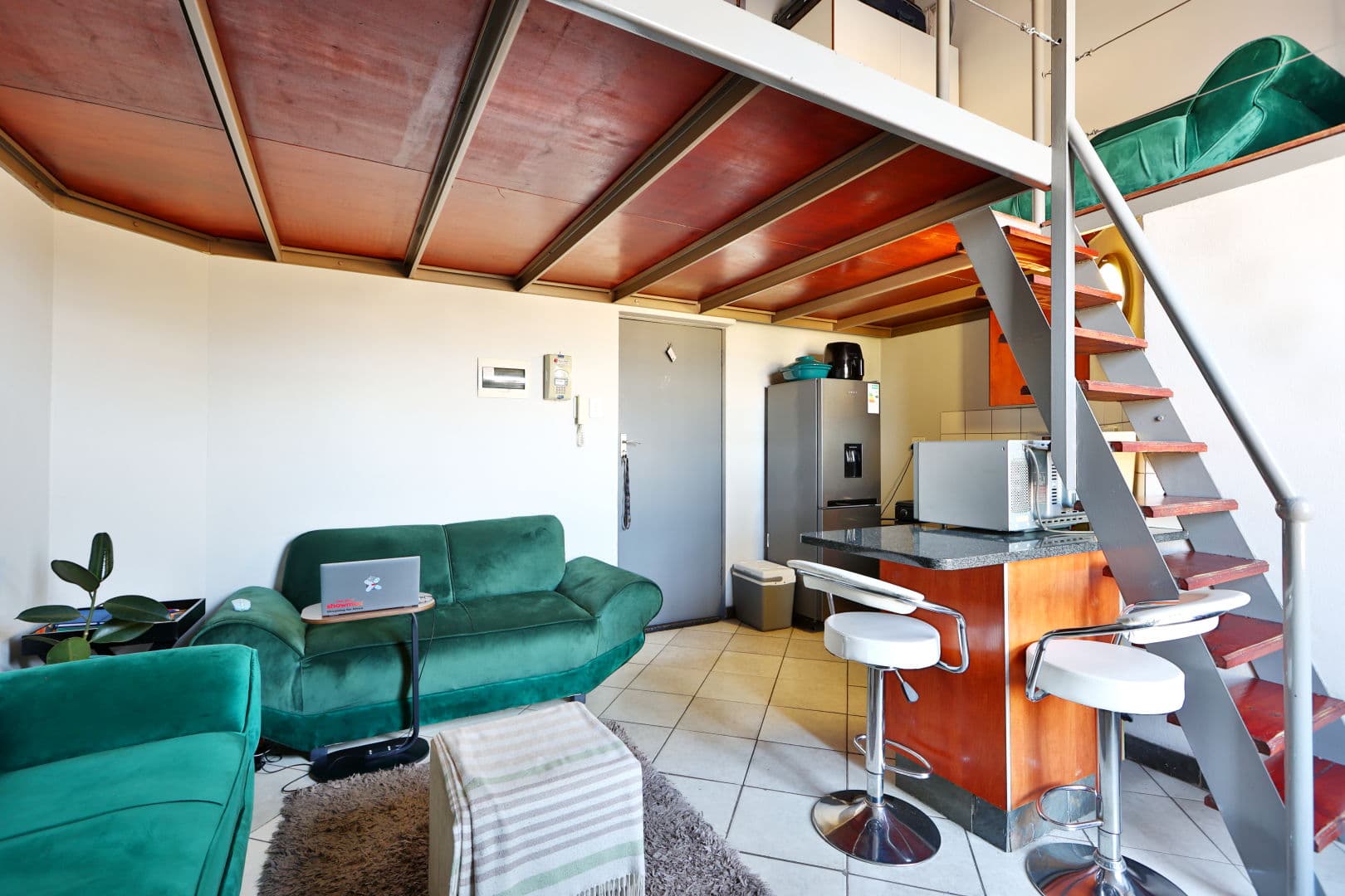 1 Bedroom Apartment - Photo 2